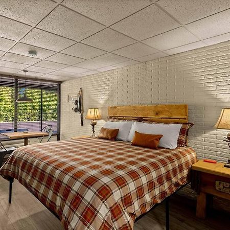 Stonegate Lodge Bed, Wifi, 50In Roku Tv, Salt Water Pool Room #109 유레카 스프링스 외부 사진
