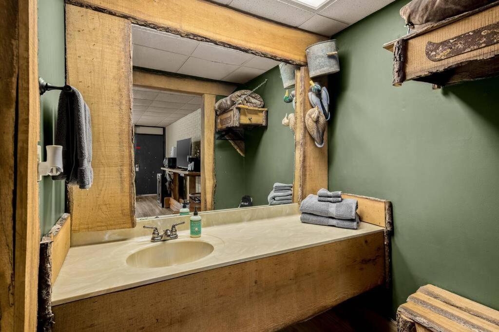 Stonegate Lodge Bed, Wifi, 50In Roku Tv, Salt Water Pool Room #109 유레카 스프링스 외부 사진