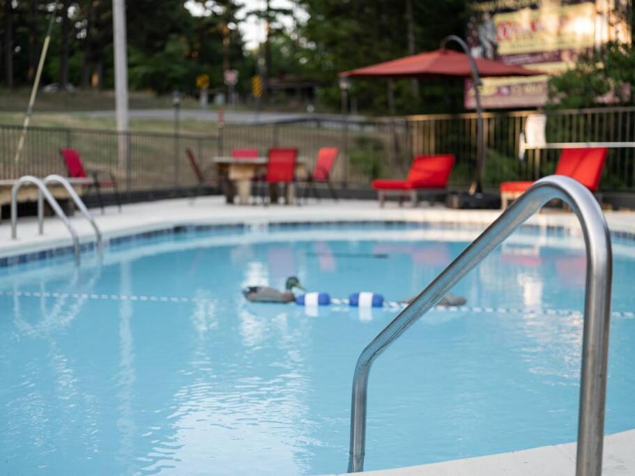 Stonegate Lodge Bed, Wifi, 50In Roku Tv, Salt Water Pool Room #109 유레카 스프링스 외부 사진