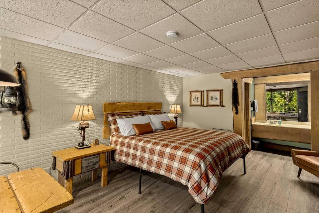 Stonegate Lodge Bed, Wifi, 50In Roku Tv, Salt Water Pool Room #109 유레카 스프링스 외부 사진